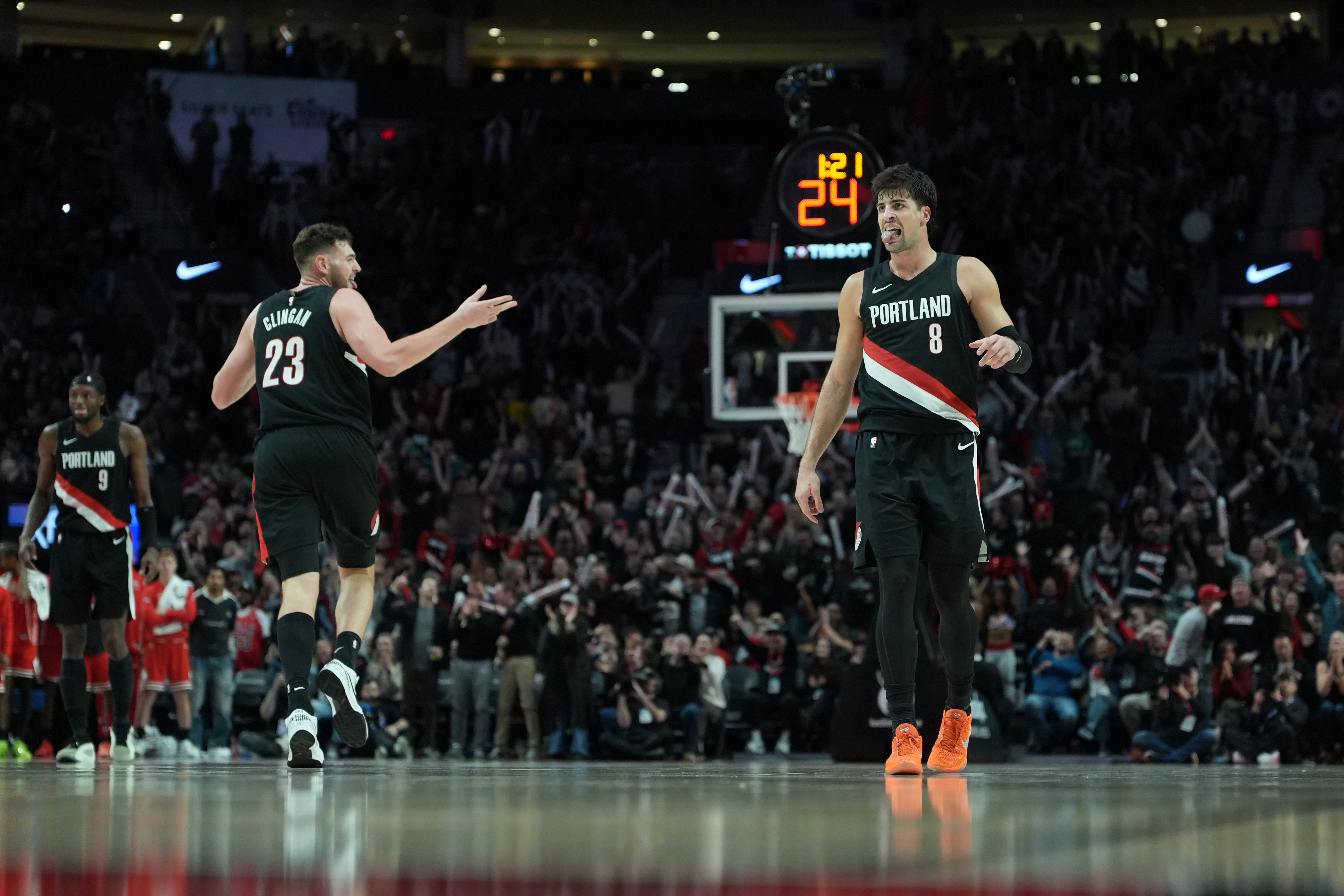 开云APP-你被圈粉了吗？开拓者造自研版内外双核 杨瀚森跟俩大哥好好练吧